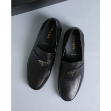 (국내배송) 프라다 카프스킨 브러쉬드 레더 로퍼