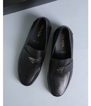 (국내배송) 프라다 카프스킨 브러쉬드 레더 로퍼