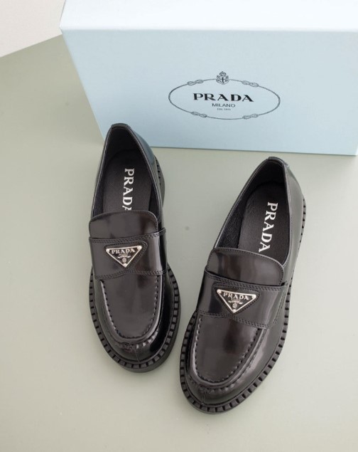 (국내배송) 프라다 브러시드 로퍼 블랙