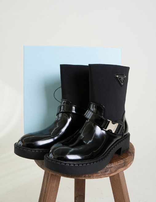 (국내배송) 프라다 브러쉬드 레더 버클 부츠
