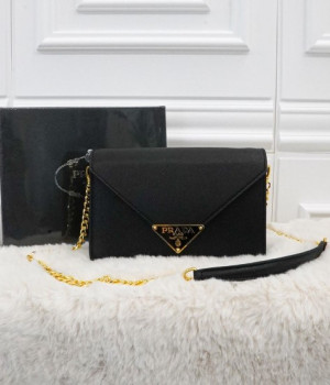 (국내배송) 프라다 사피아노 트라이앵글 로고 레더 숄더 백