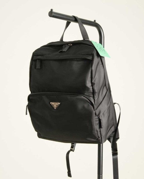(국내배송) 프라다 트라이앵글 로고 리나일론 백팩