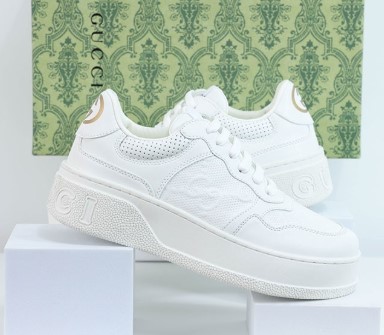 (국내배송) 구찌 GG 엠보스 스니커즈