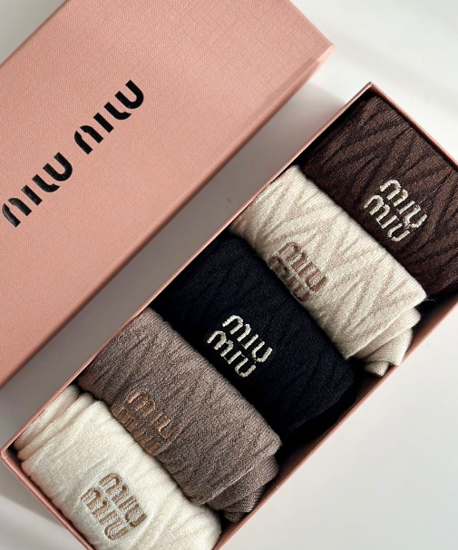 (국내배송) 미우미우 케이블 니트 로고 중목 양말세트