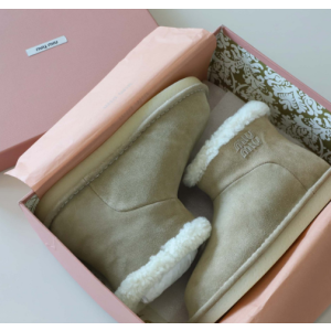 (국내배송) 미우미우 스웨이드 시어링 스노우 부츠