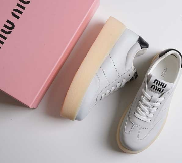 (국내배송) 미우미우 여성 화이트 플랫폼 스니커즈