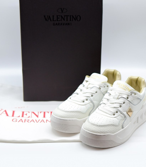 (국내배송) 발렌티노 메탈릭 원 스터드 스니커즈.