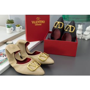 (국내배송) 발렌티노 Valentino Garavani Valentino Garavani ROLE 가죽 발레 플랫 슈즈