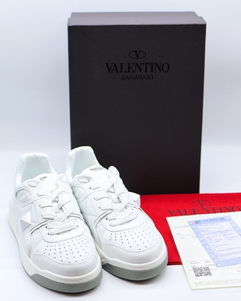 (국내배송) 발렌티노 남성 로만 스터드 스니커즈