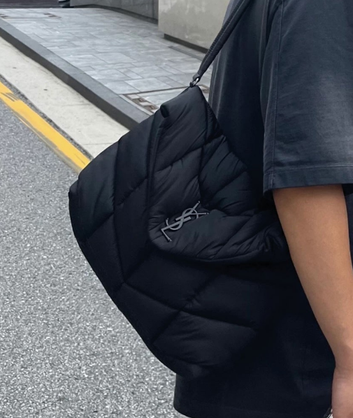 (국내배송) 생로랑 푸퍼 메신저백