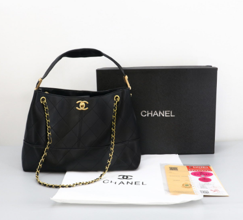 (국내배송) 샤넬 2024/25 공방 카프스킨 미듐 쇼핑백