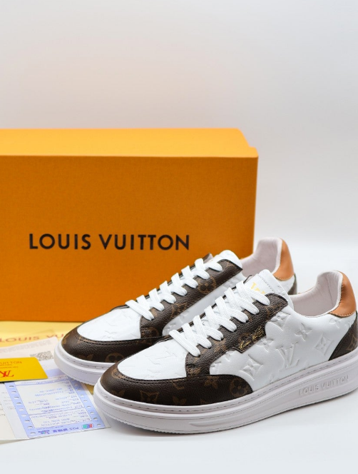 (국내배송) 루이비통 리볼리 모노그램 스니커즈 화이트