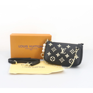 (국내배송) 루이비통 미니 포쉐트 숄더백 블랙