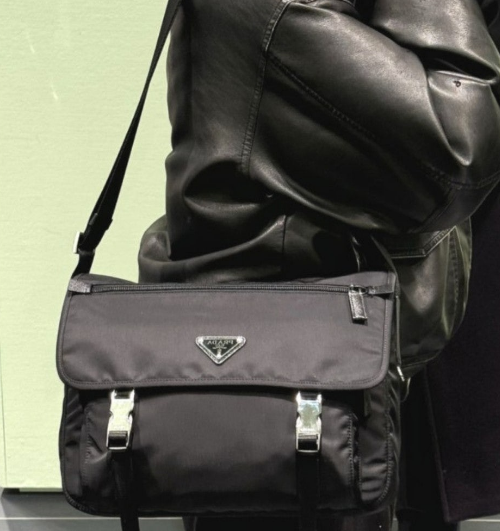 (국내배송) 프라다 삼각로고 테수토 포코노 나일론 메신저백