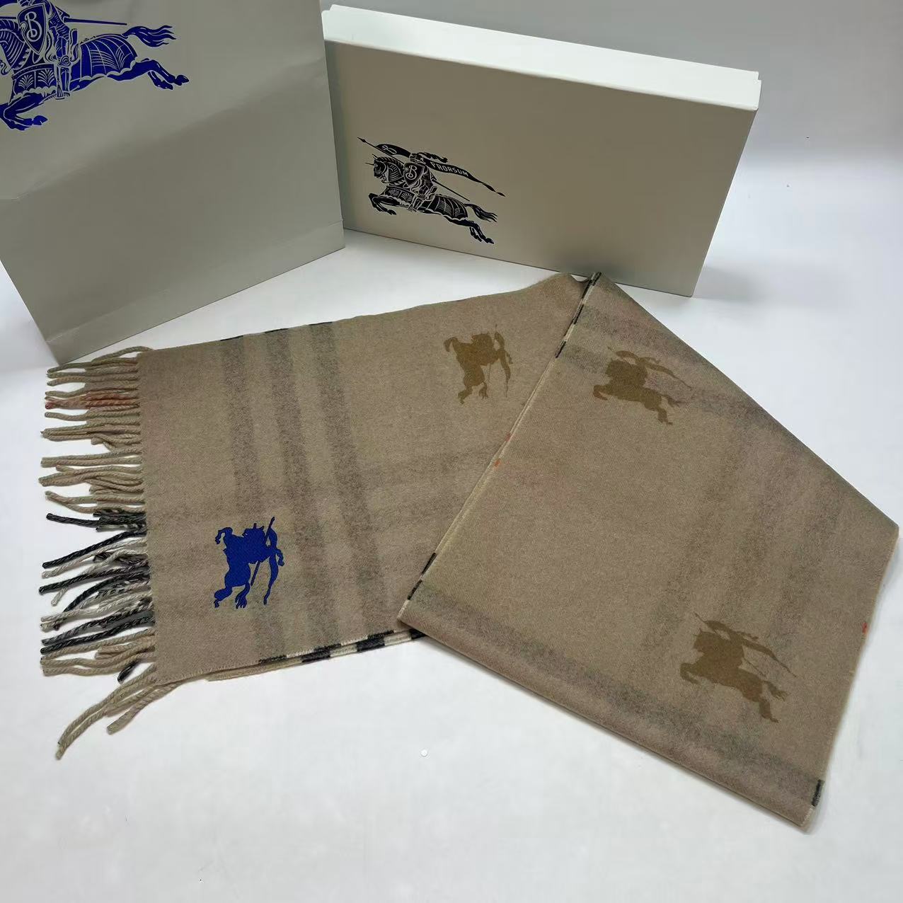 김*연님 버버리 목도리 검품 및 출고