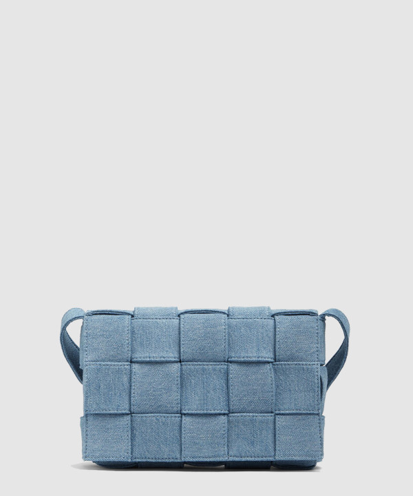 보테가베네타 워시드 데님 카세트 백 710188