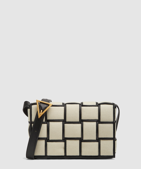 보테가베네타 패딩 카세트백 710210