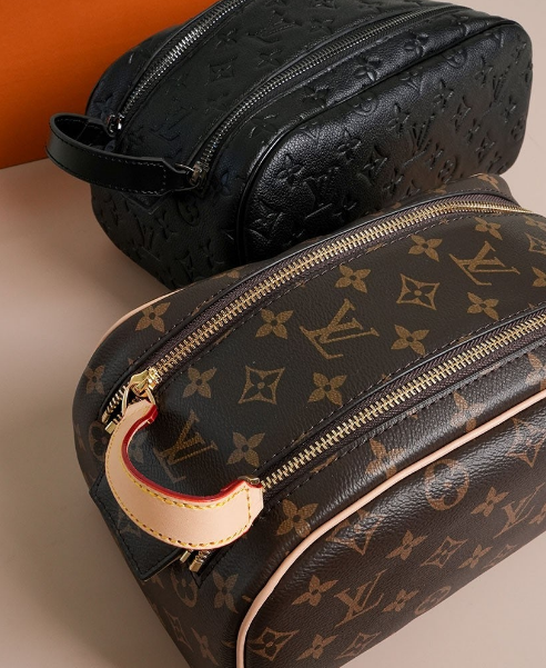 (국내배송) 루이비통 돕 키트 모노그램 파우치 백