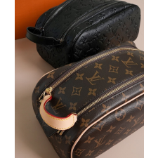 (국내배송) 루이비통 돕 키트 모노그램 파우치 백