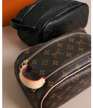 (국내배송) 루이비통 돕 키트 모노그램 파우치 백