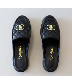 (국내배송) 샤넬 CC 로고 퀼팅 턴락 뮬 클로그 슬리퍼