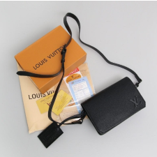 (국내배송) 루이비통 패스트라인 웨어러블 월릿