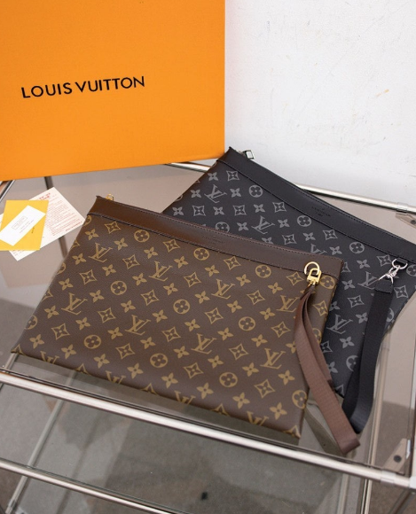(국내배송) 루이비통 모노그램 이클립스 포쉐트 아폴로 클러치 백