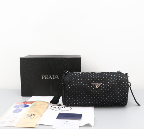 (국내배송) 프라다 리나일론 백 스터드 블랙