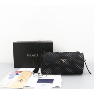 (국내배송) 프라다 리나일론 백 스터드 블랙