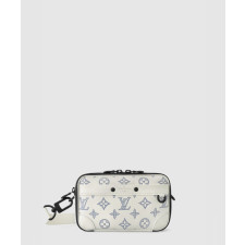 루이비통 알파 웨어러블 월릿 M83383