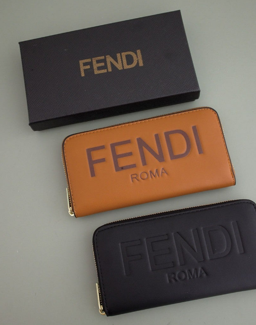 (국내배송) 펜디 로고 지퍼 카프스킨 장지갑