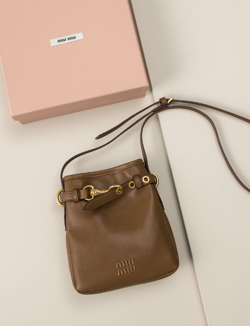 (국내배송) 미우미우 나파 가죽 파우치