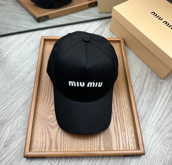 (국내배송) 미우미우 드릴 베이스 볼캡