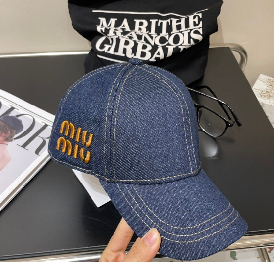 (국내배송) 미우미우 자수 로고 데님 볼캡