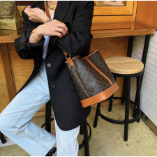 (국내배송) 셀린느 트리옹프 미디엄 버킷