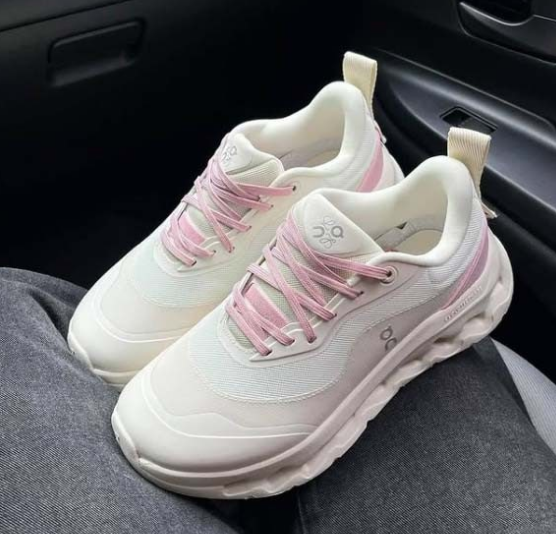 (국내배송) 로에베 러닝 클라우드 틸트 2.0