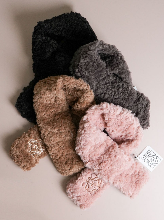 (국내배송) 로에베 아나그램 보아 플리스 퍼 머플러