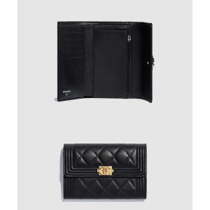 샤넬 보이 중지갑 A84302