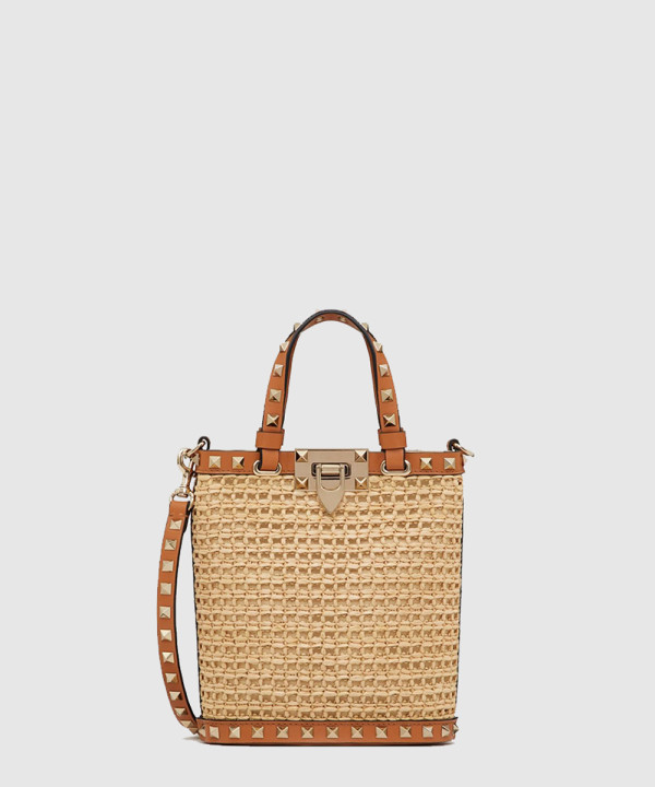 발렌티노 락스터드 라피아 숄더백