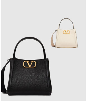 발렌티노 가라바니 올타임 그레이니 카프스킨 스몰 핸드백