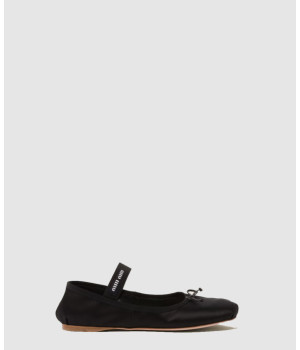 미우미우 새틴 발레리나 플랫 슈즈 5F794D