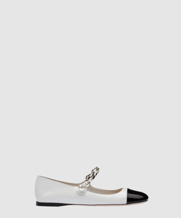 미우미우 페이던트 레더 발레리나 플랫슈즈 5F653D