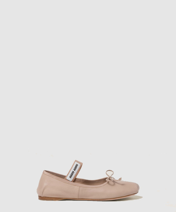 미우미우 레더 발레리나 플랫 슈즈 5F794D