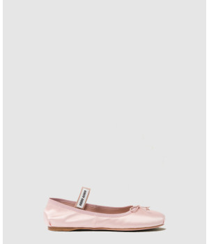 미우미우 새틴 발레리나 플랫 슈즈 5F794D