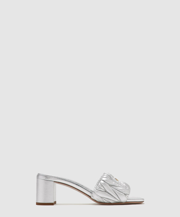 미우미우 마테라쎄 나파 가죽 슬라이드 5XX657