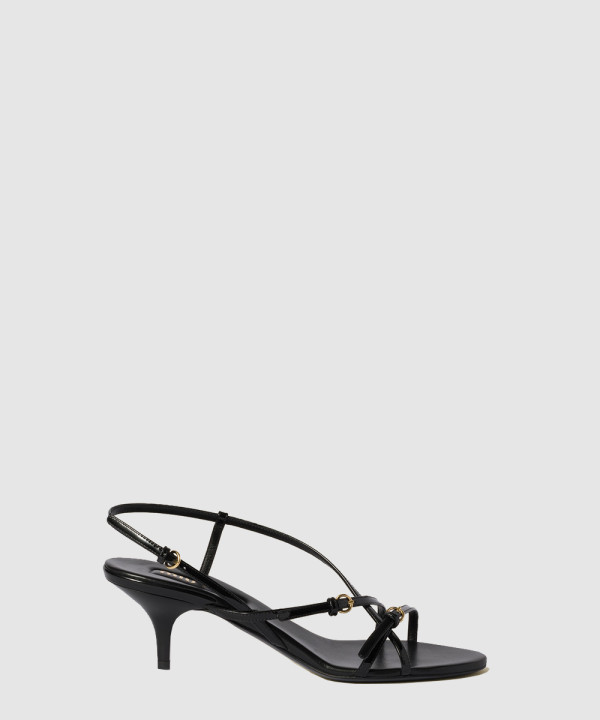 미우미우 버클 장식 에나멜 가죽 샌들 5X342E