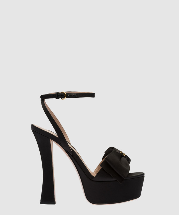 미우미우 로고 리본 새틴 스트랩 가보시 샌들 힐 5XP893