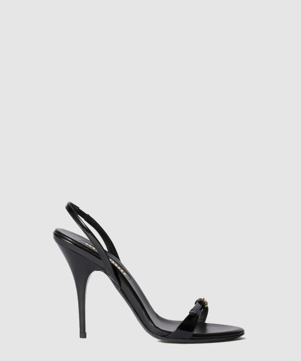 미우미우 에나멜 레더 샌들 5X343E