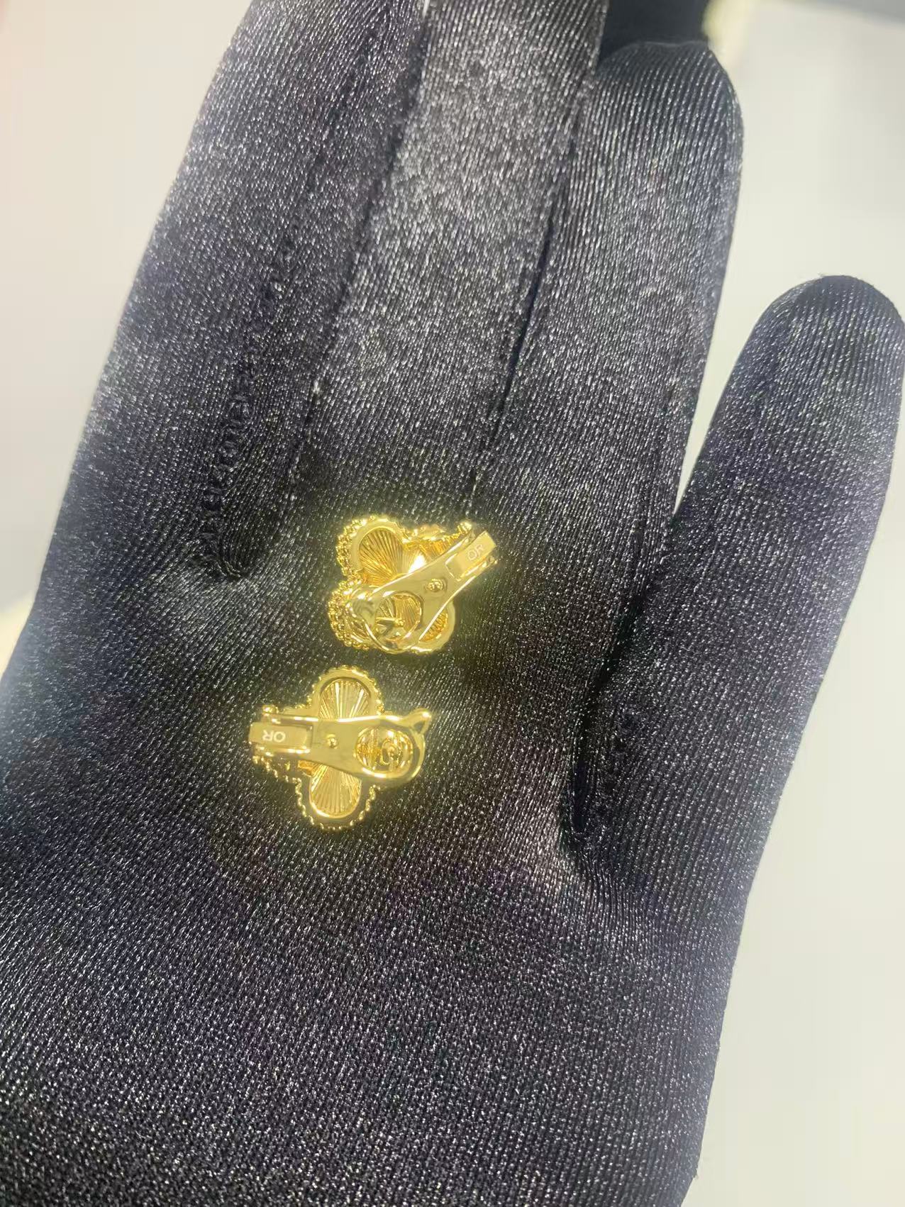 2026년 2월 15일 이*진님 반클리프 빈티지 기요세 이어링 검품 및 출고