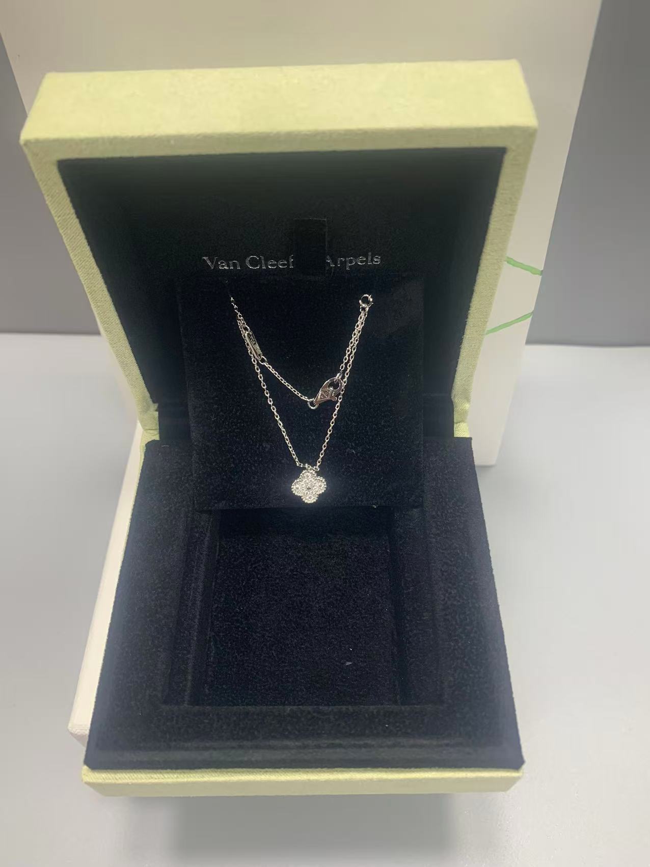 2026년 2월 26일 박*지님 반클리프 스윗 다이아 알함브라 네크리스 검품 및 출고